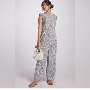 Anthropologie Adelyn Rae Navy & white floral print jumper.